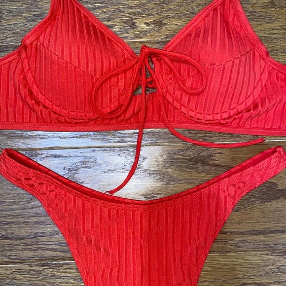 Red hot cheeky ribbed bikini set - Picture 2 of 4